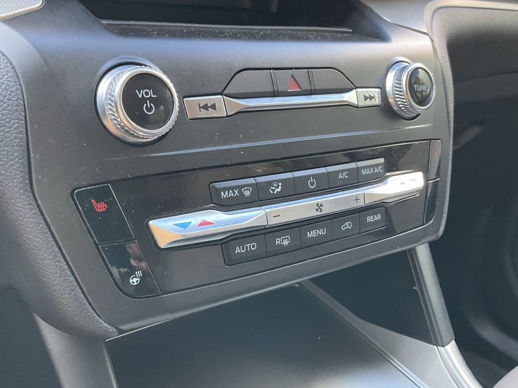 2020 Ford Explorer XLT photo 5