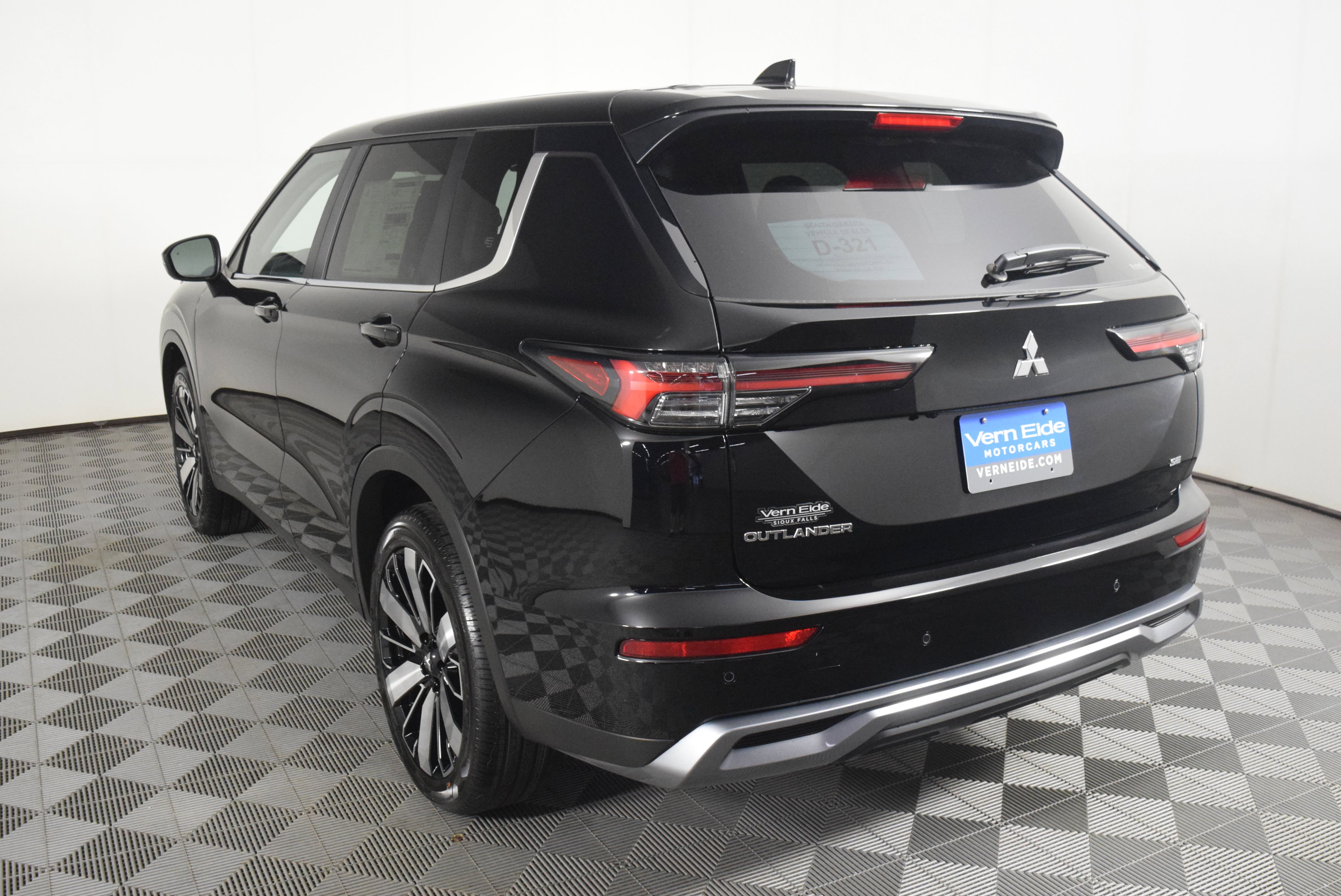 2025 Mitsubishi Outlander SE photo 7
