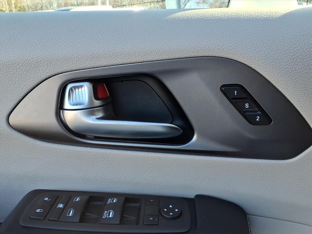 2022 CHRYSLER PACIFICA - Image 14