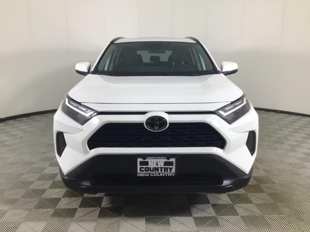 2022 Toyota RAV4 XLE photo 2