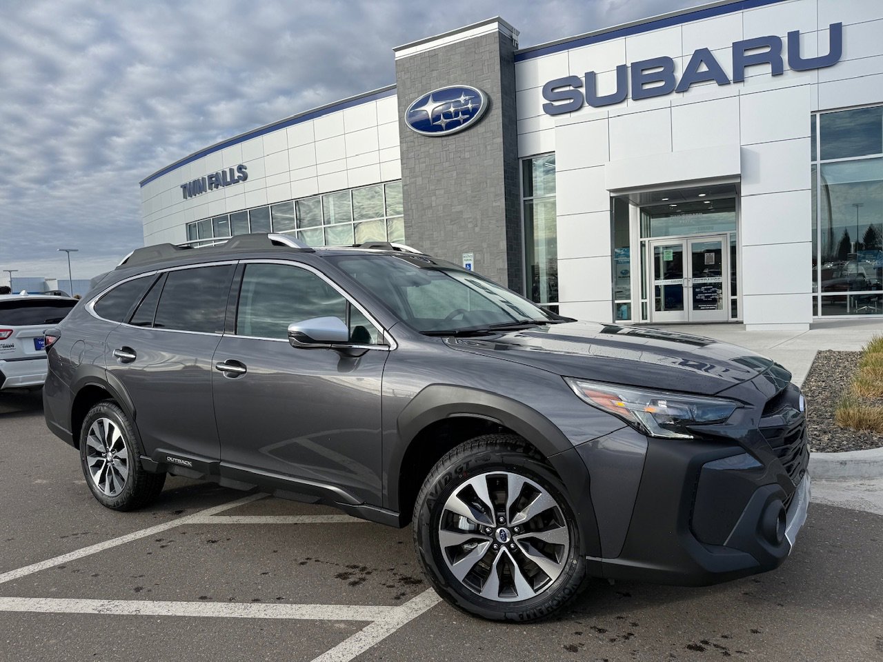 2025 Subaru Outback Touring's photo