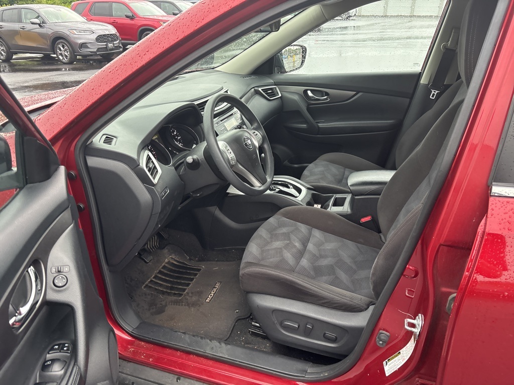 2015 Nissan Rogue SV photo 12