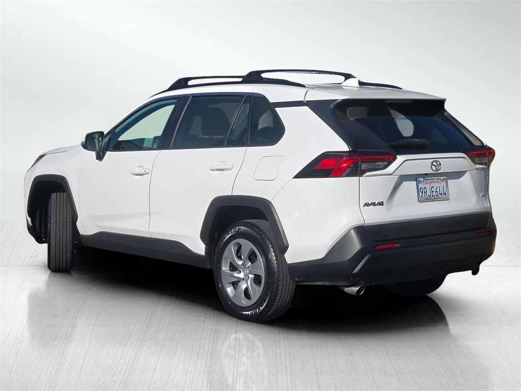 2019 Toyota RAV4 LE photo 6