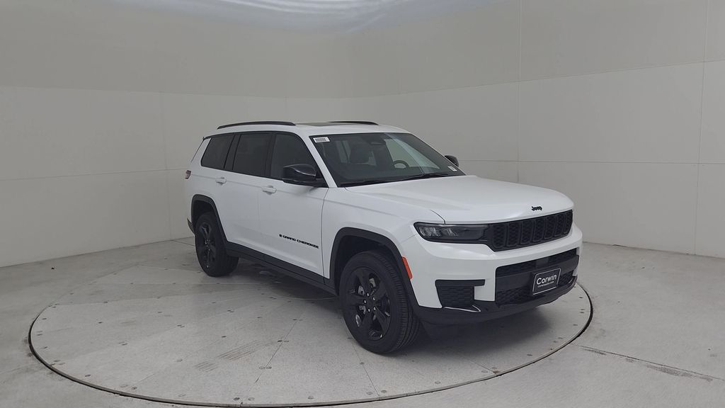 2025 Jeep Grand Cherokee Altitude photo 3