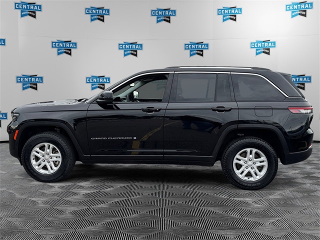 2023 Jeep Grand Cherokee Laredo Altitude photo 2