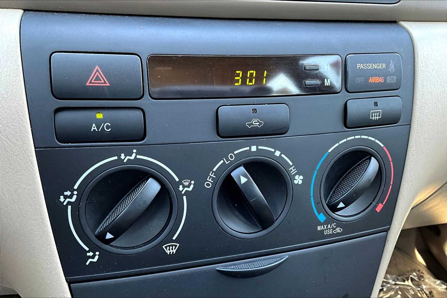 2008 Toyota Corolla CE photo 32