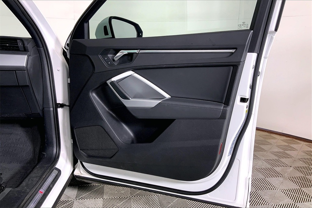 2020 Audi Q3 S line Premium photo 21