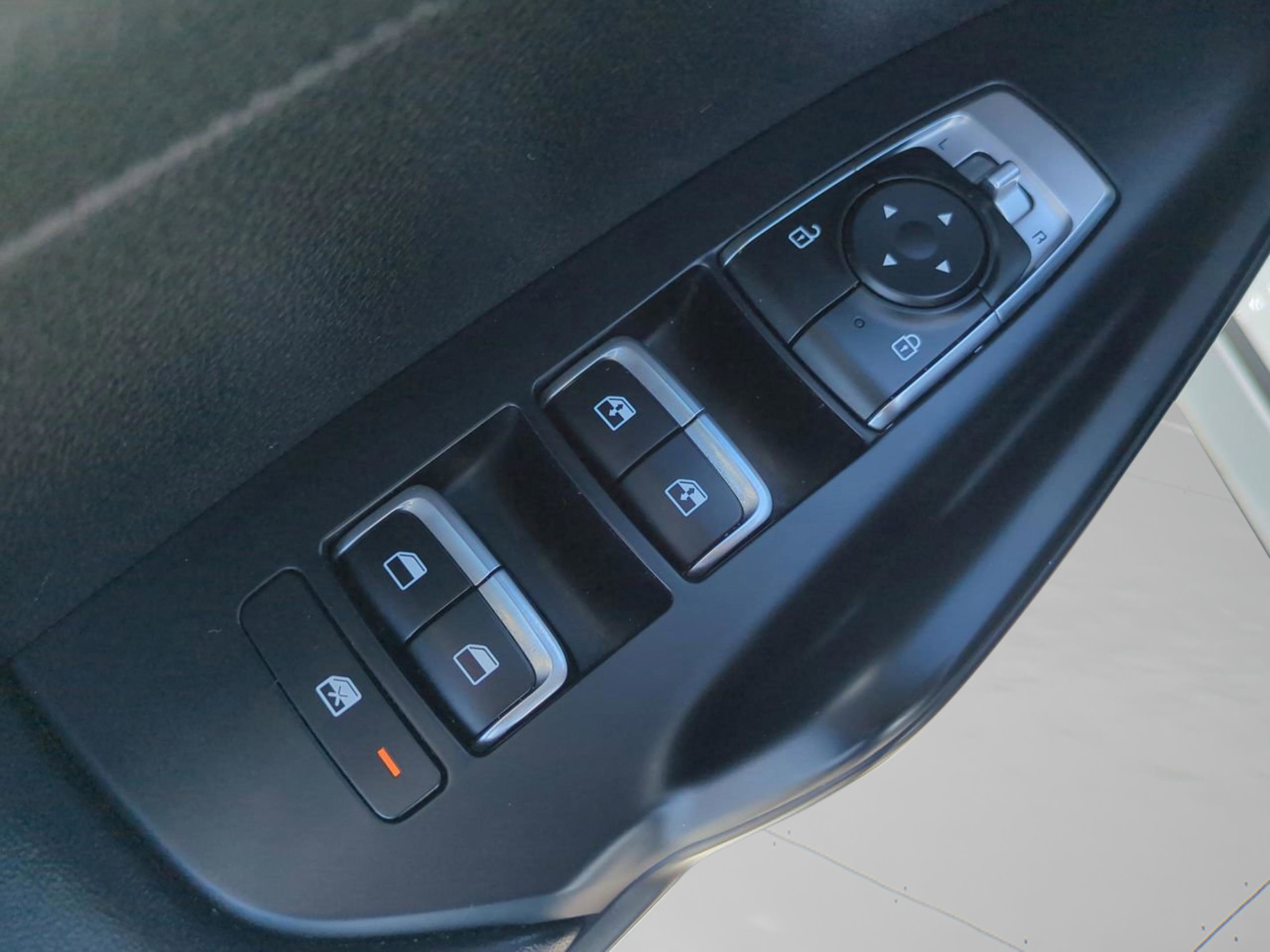 2021 Kia K5 GT-Line photo 25