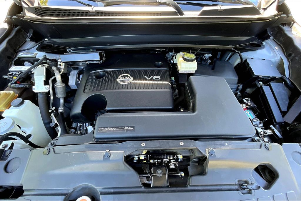 2015 Nissan Pathfinder S photo 31