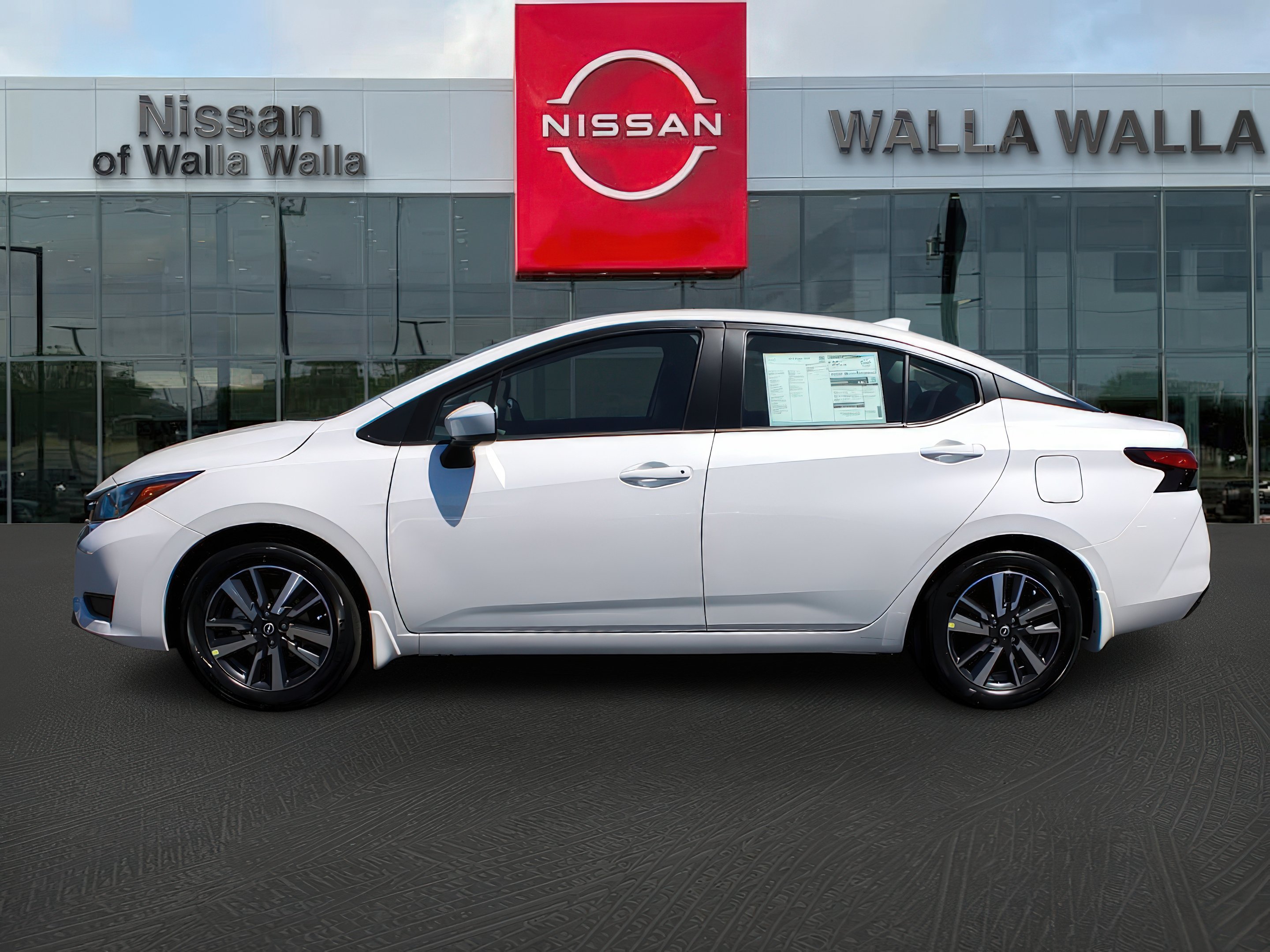 2025 Nissan Versa SV photo 4