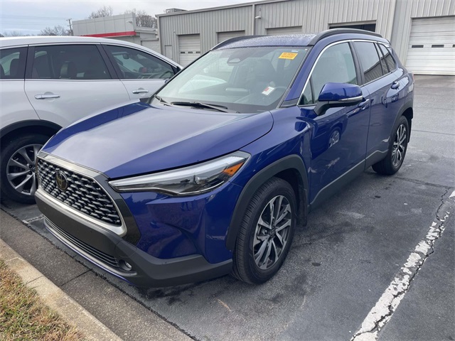 2024 Toyota Corolla Cross XLE photo 3