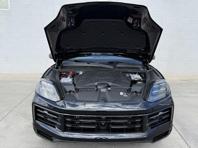 2025 Porsche Cayenne Base photo 25