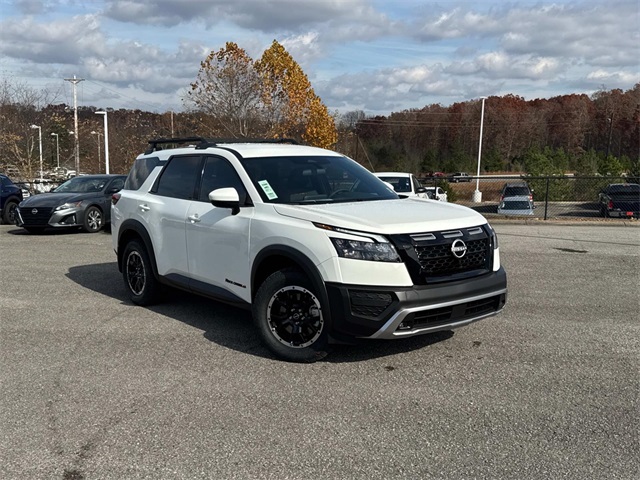 2025 Nissan Pathfinder Rock Creek photo 2