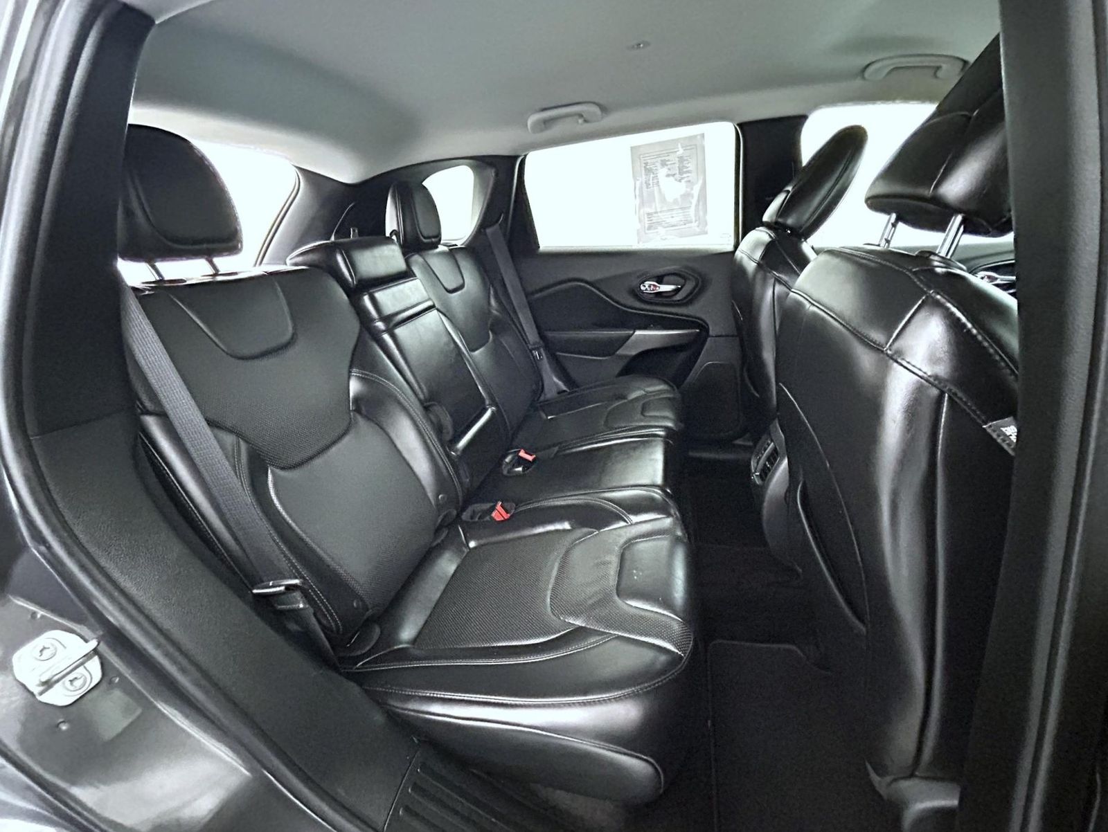 2019 Jeep Cherokee Limited photo 17
