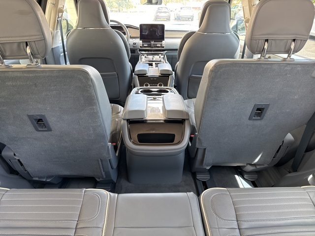 2018 Lincoln Navigator Black Label photo 17