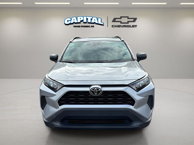 2020 Toyota RAV4 LE photo 3