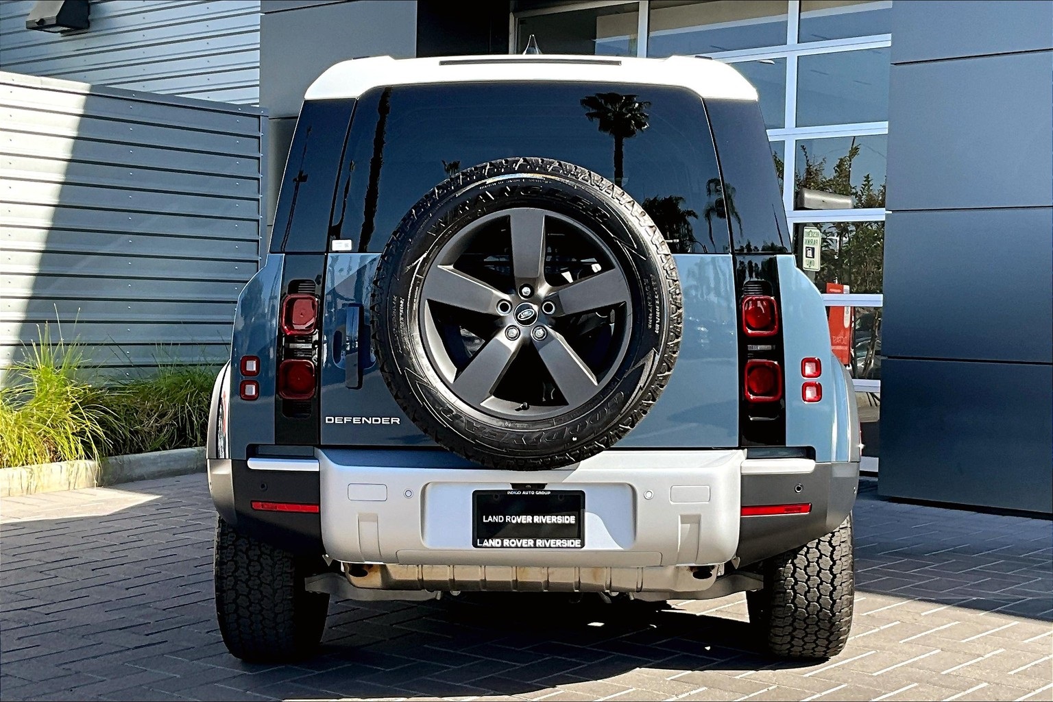 2025 Land Rover Defender 110 S photo 4