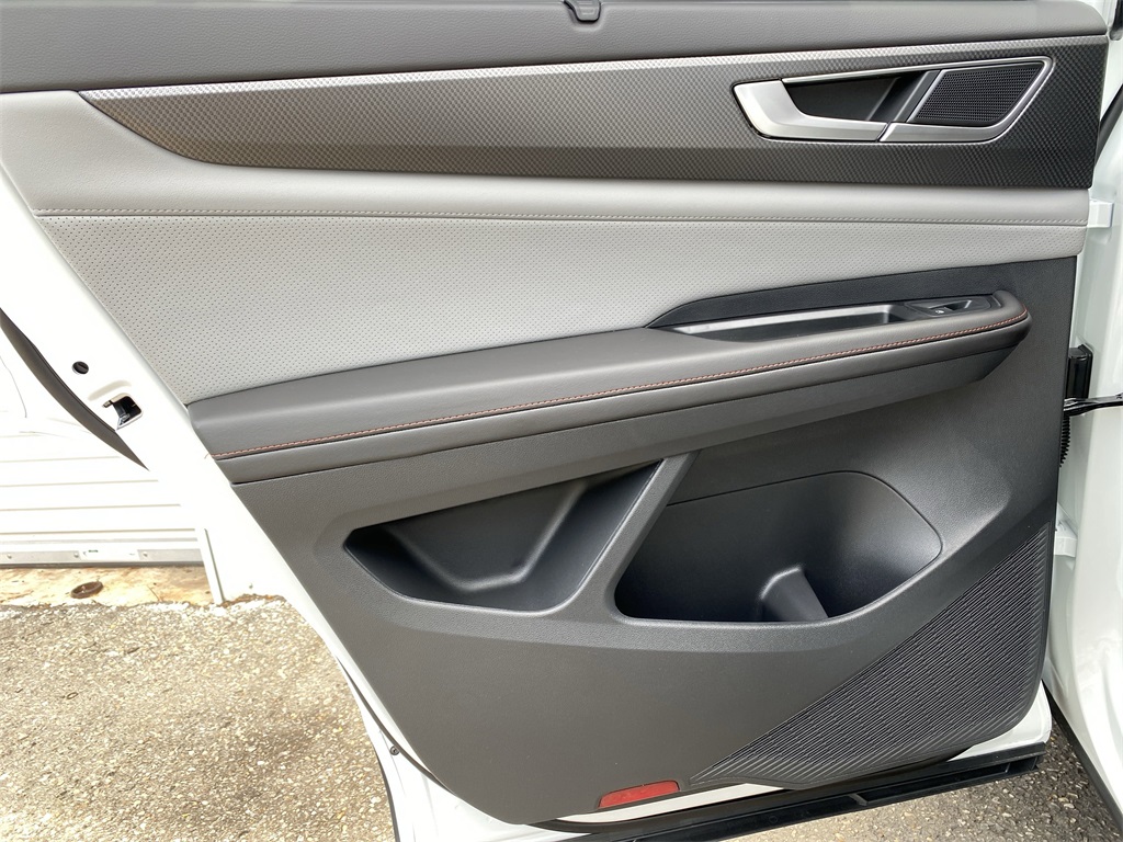 2025 Volkswagen Atlas Peak Edition SE photo 31