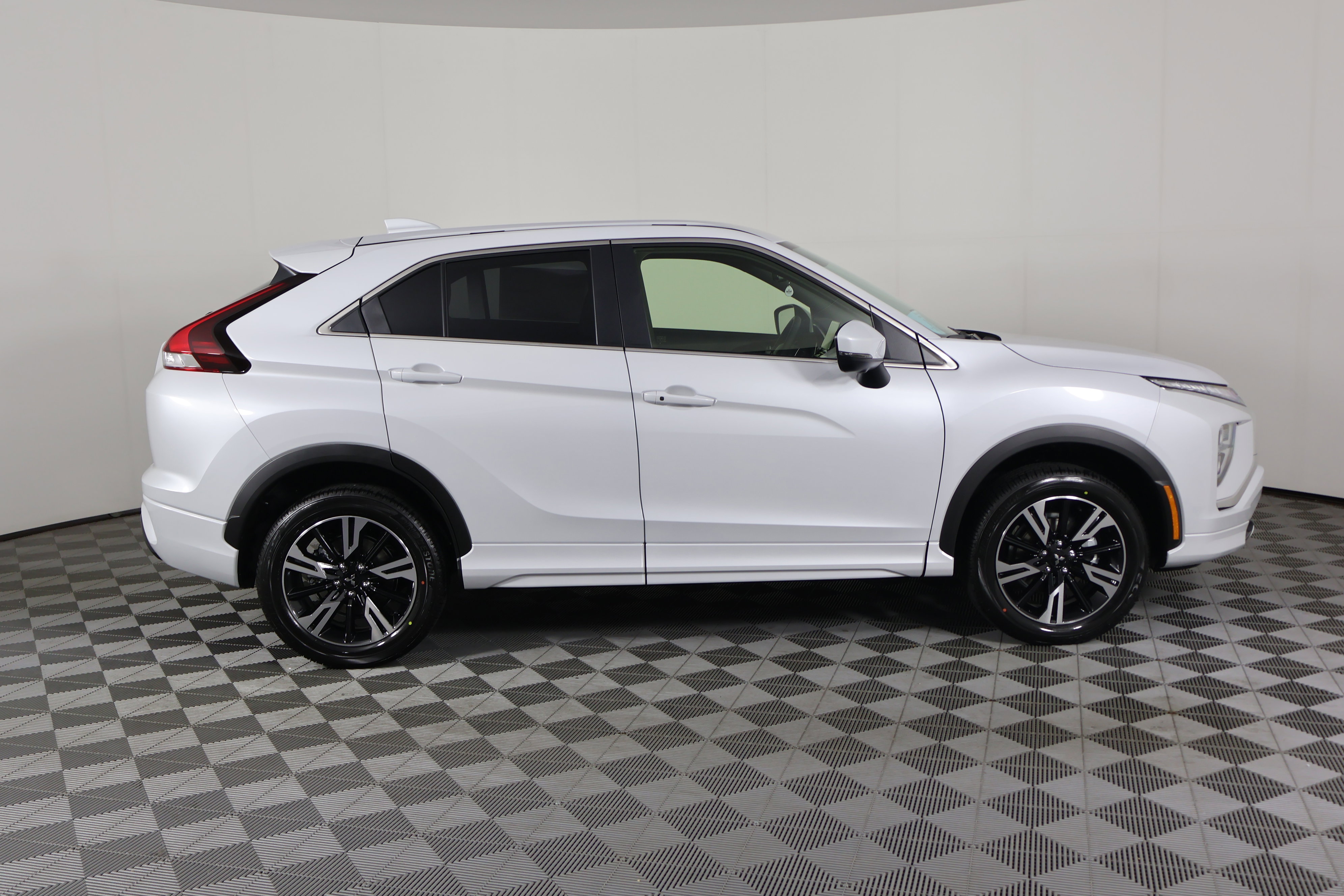 2025 Mitsubishi Eclipse Cross SEL photo 5
