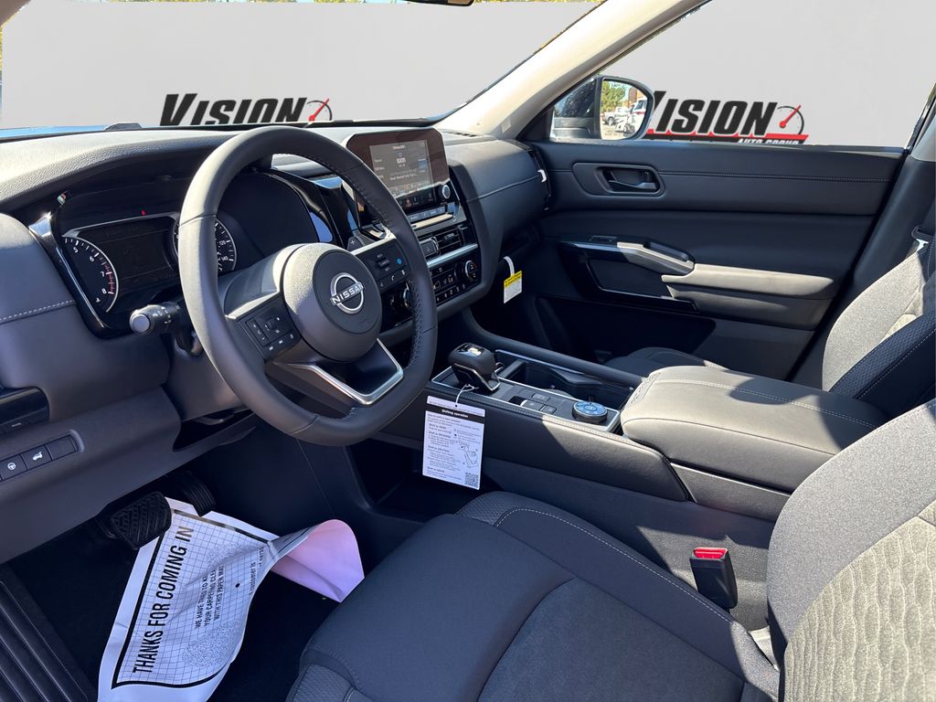2025 Nissan Pathfinder SV photo 9