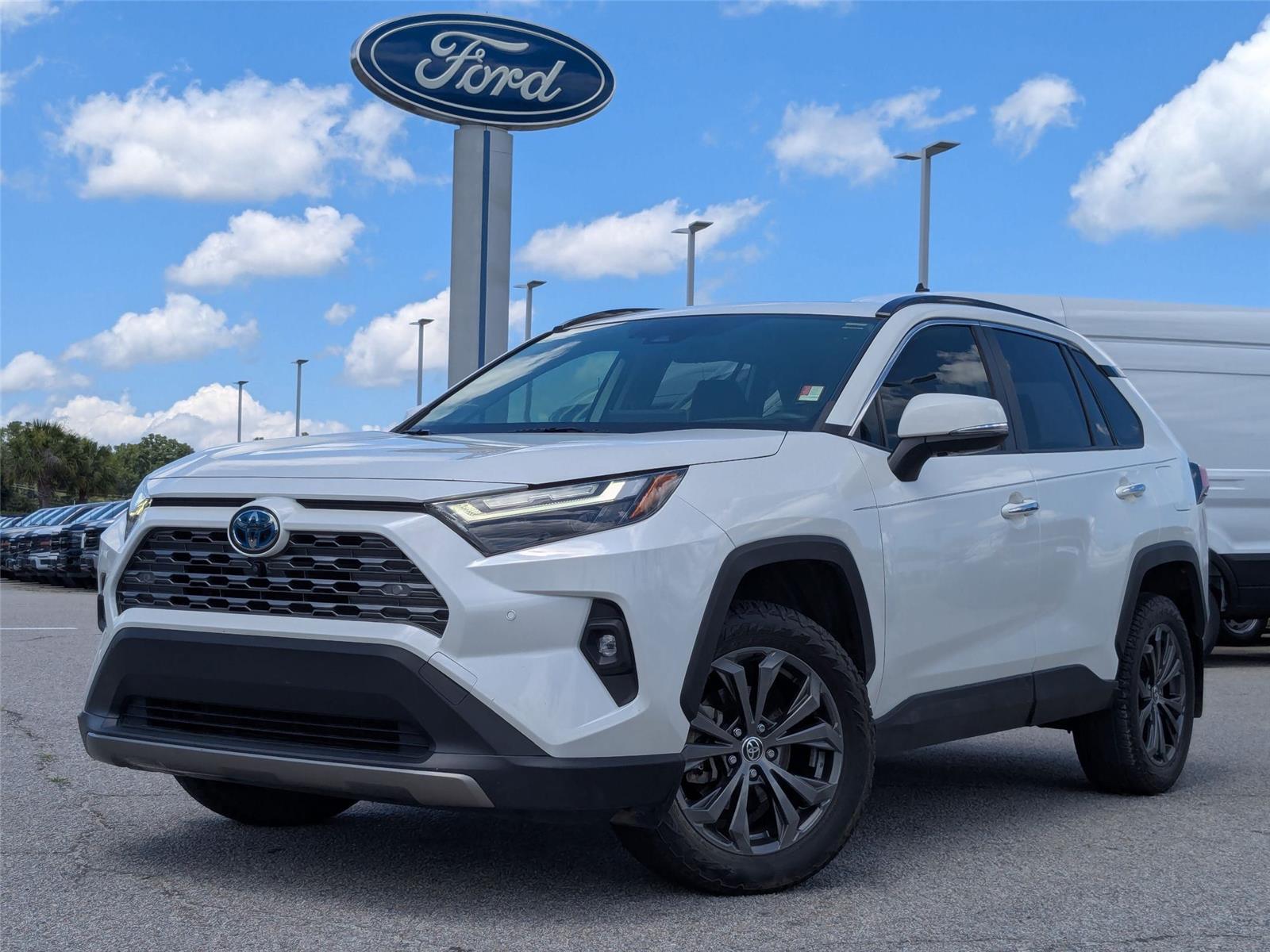 2022 Toyota RAV4 Limited's photo