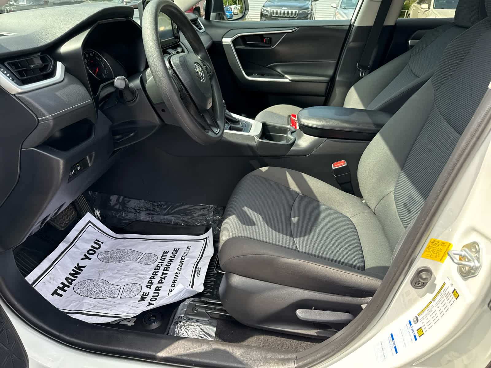 2019 Toyota RAV4 LE photo 10