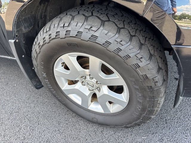 2012 Nissan Frontier SV photo 8