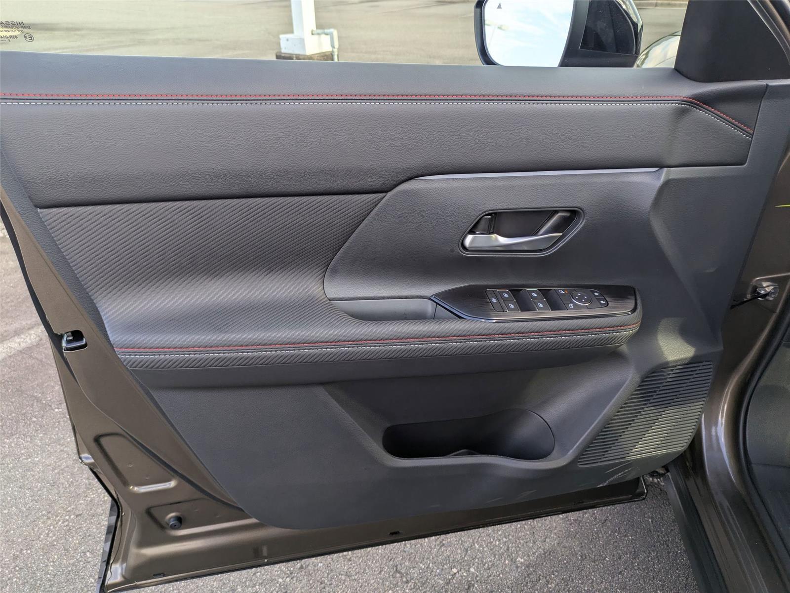 2026 Nissan Kicks SR photo 11