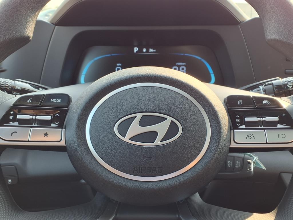 2025 Hyundai Elantra SE photo 15