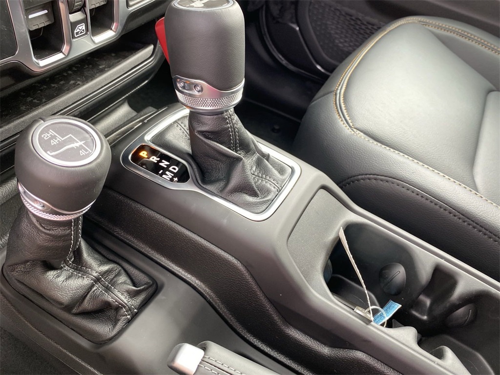 2024 Jeep Wrangler Sahara photo 24