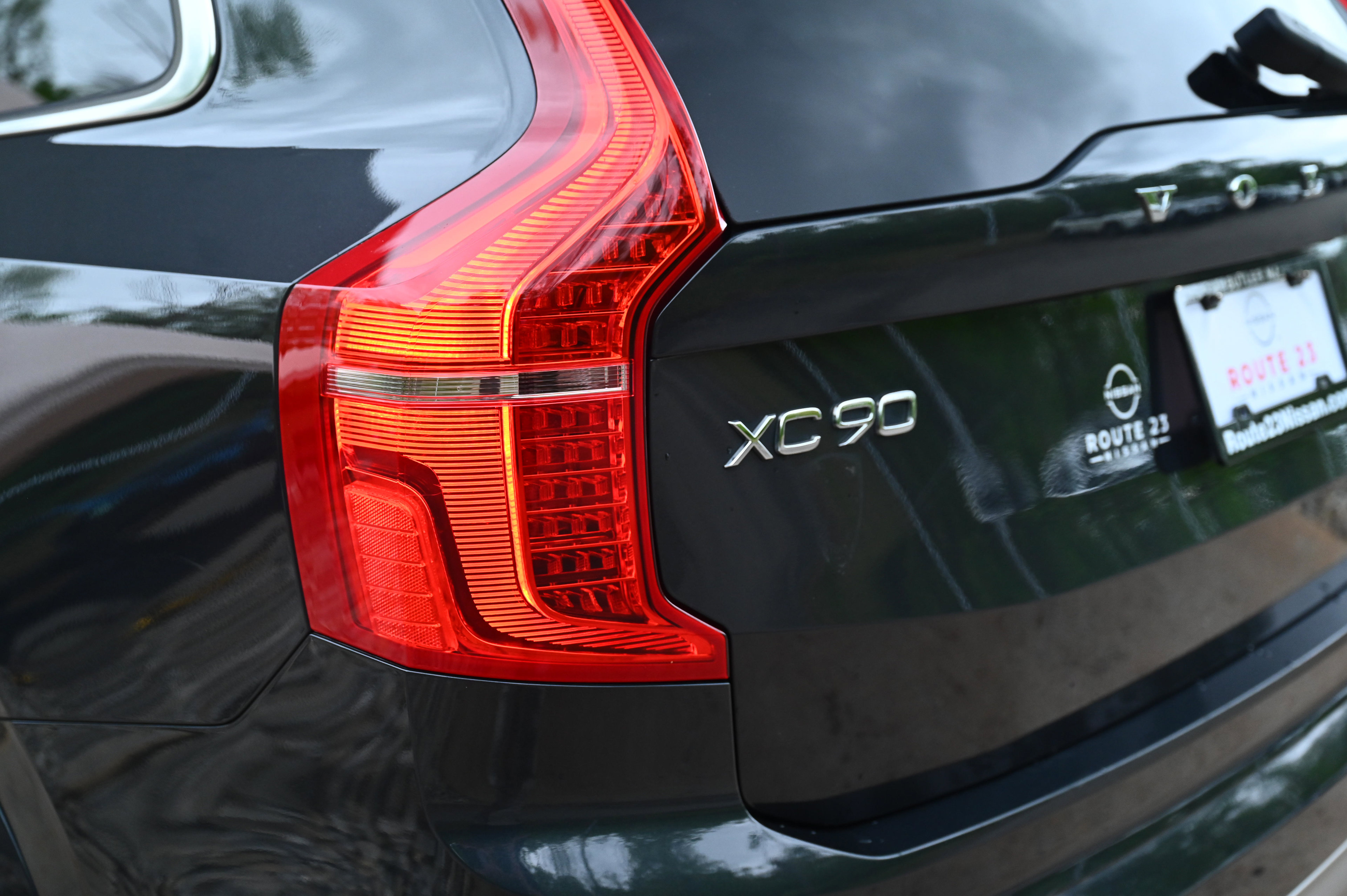 2022 Volvo XC90 T6 Momentum photo 41
