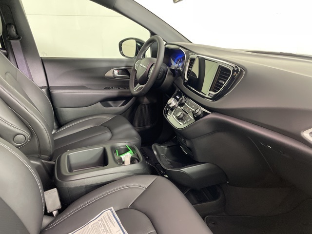 2026 Chrysler Voyager LX photo 13