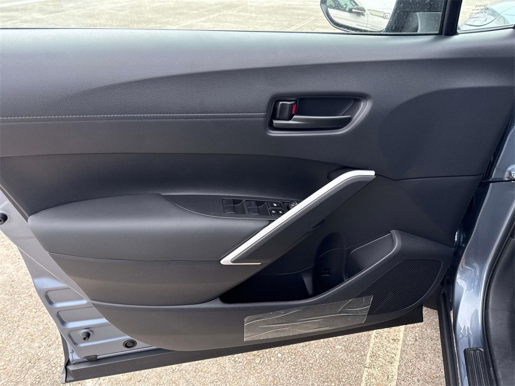 2026 Toyota Corolla Cross L photo 16