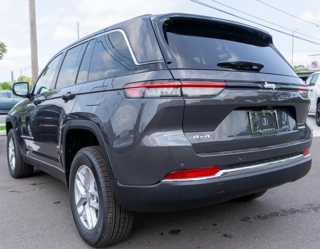 2025 Jeep Grand Cherokee Laredo X photo 2