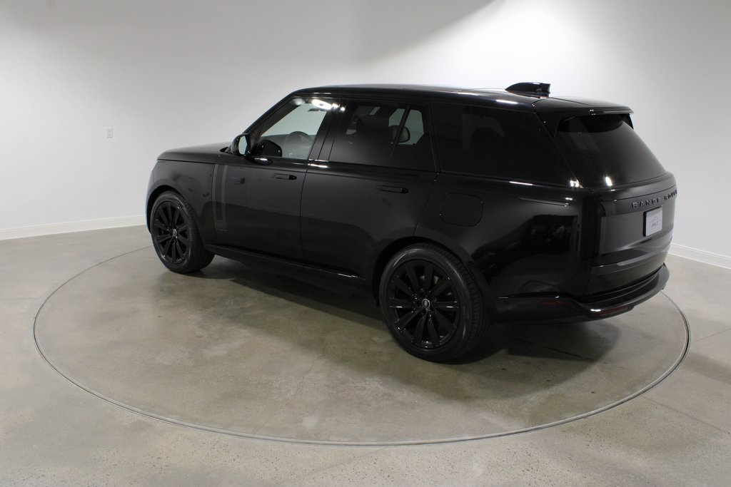 2025 Land Rover Range Rover SE photo 3