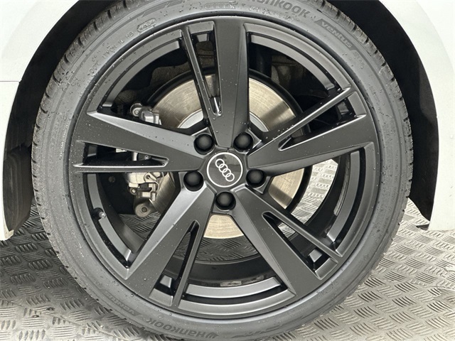 2022 Audi TT 2.0T Quattro photo 2