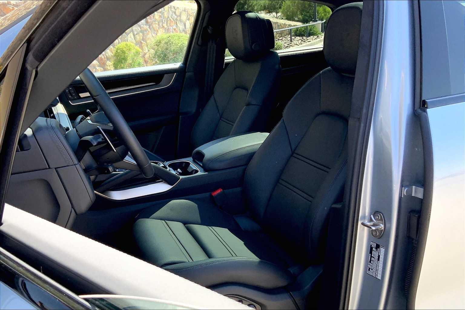 2025 Porsche Cayenne GTS Coupe photo 5