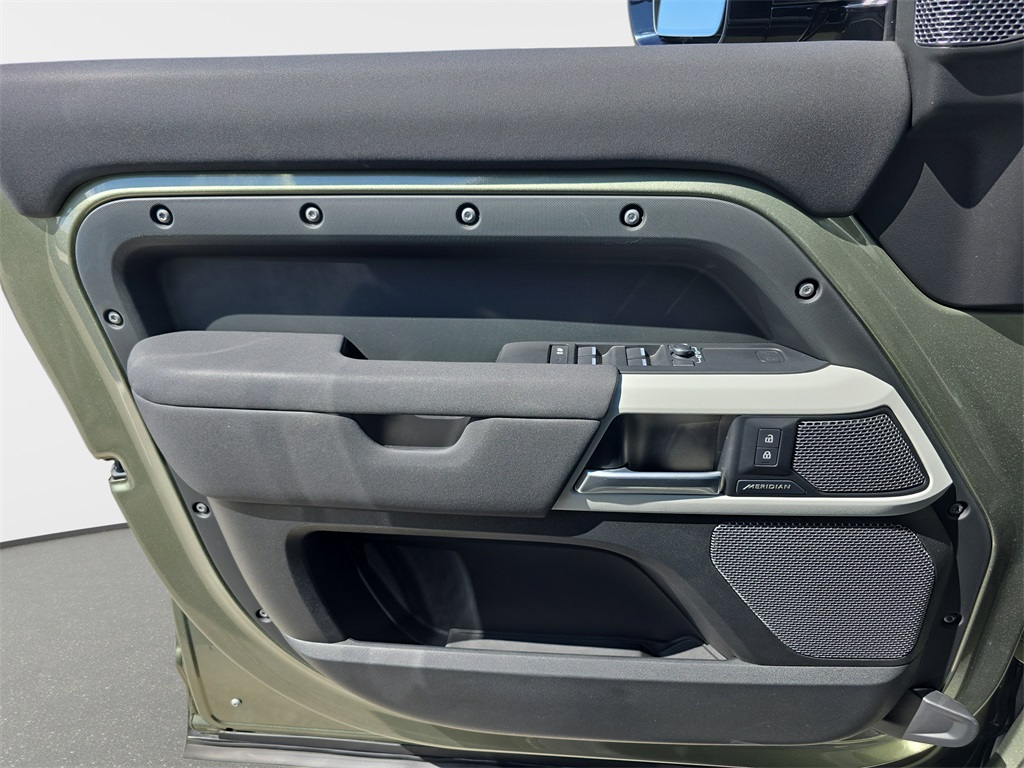2022 Land Rover Defender 110 S photo 27