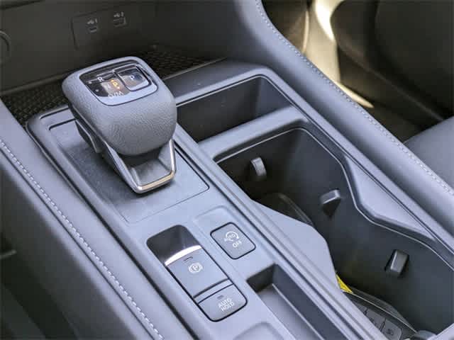 2024 Nissan Pathfinder S photo 18