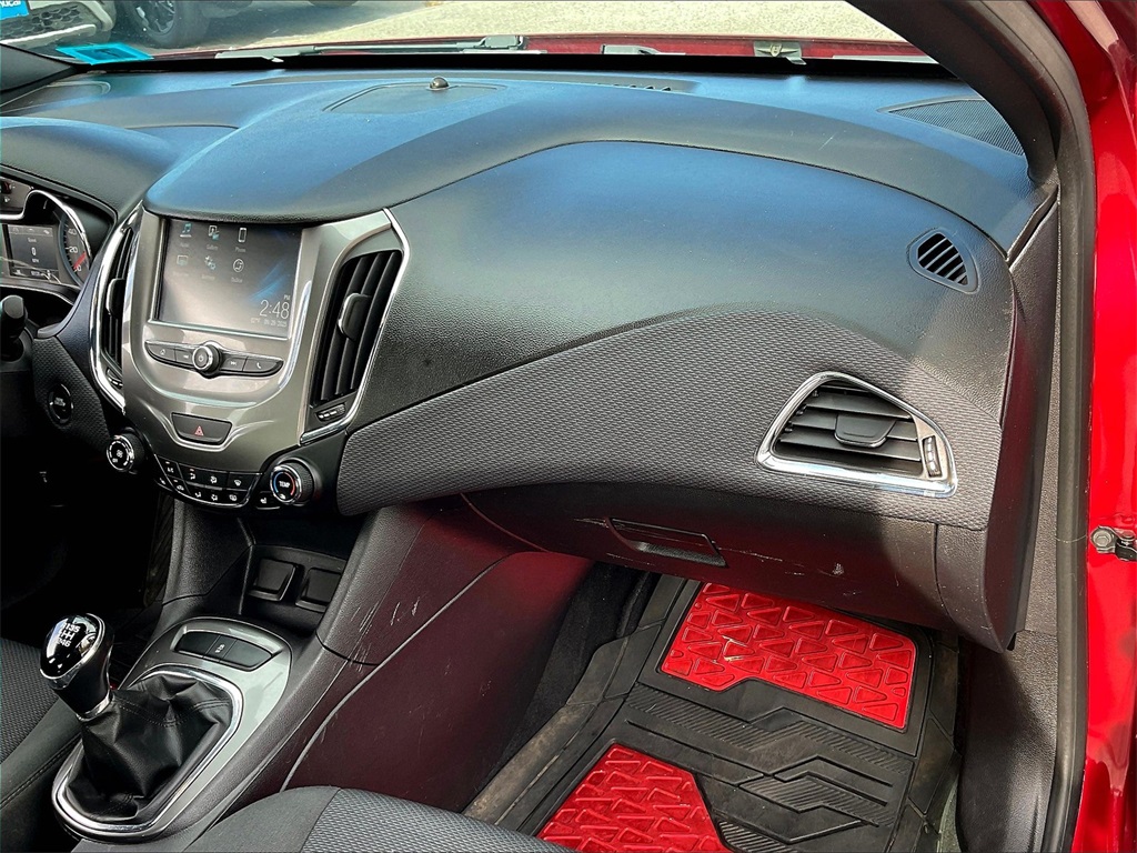 2018 Chevrolet Cruze LT photo 12