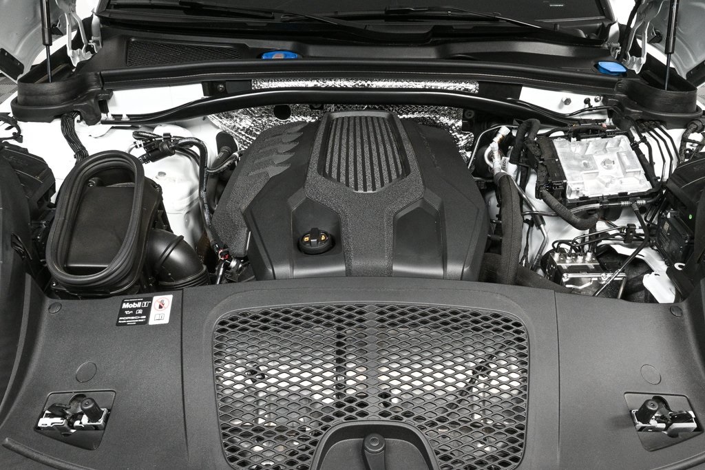 2025 Porsche Macan T photo 33