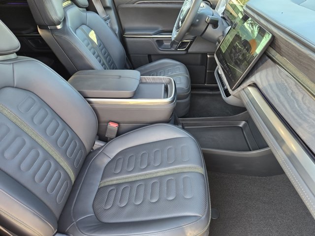 2023 Rivian R1S Launch Edition photo 11