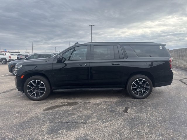 2022 Chevrolet Suburban RST photo 4