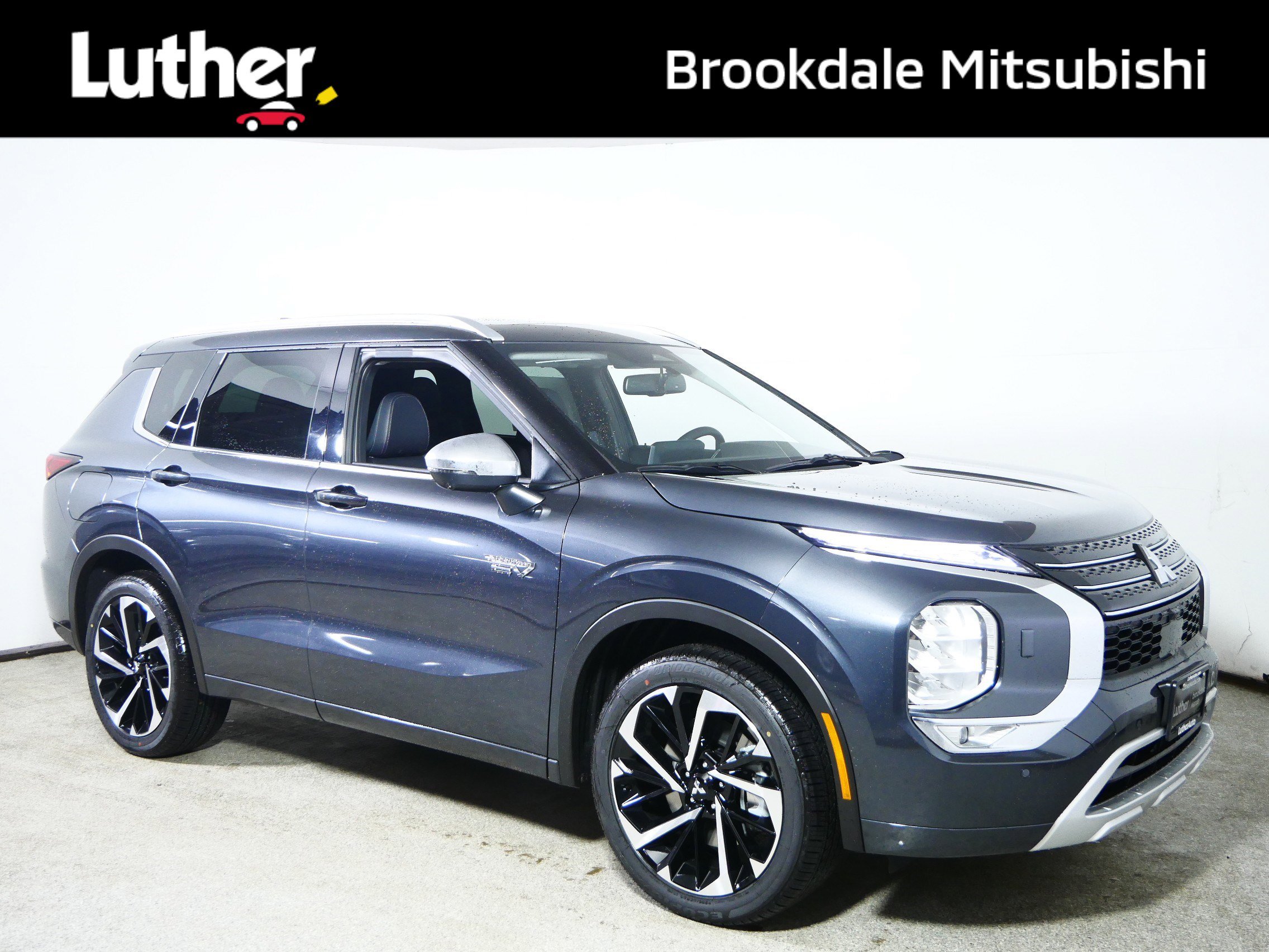 2025 Mitsubishi Outlander Plug-in Hybrid SEL's photo