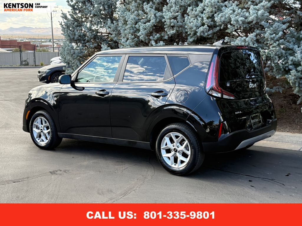 2024 Kia Soul LX photo 3