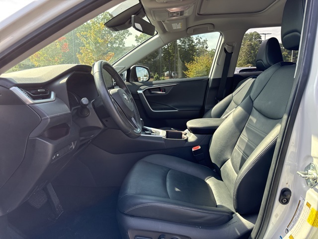 2022 Toyota RAV4 Limited photo 8