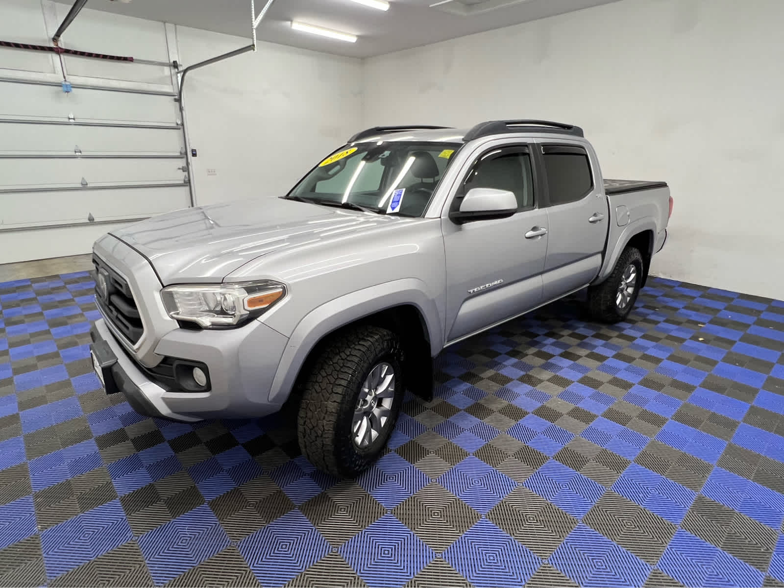 2018 Toyota Tacoma SR5 photo 2
