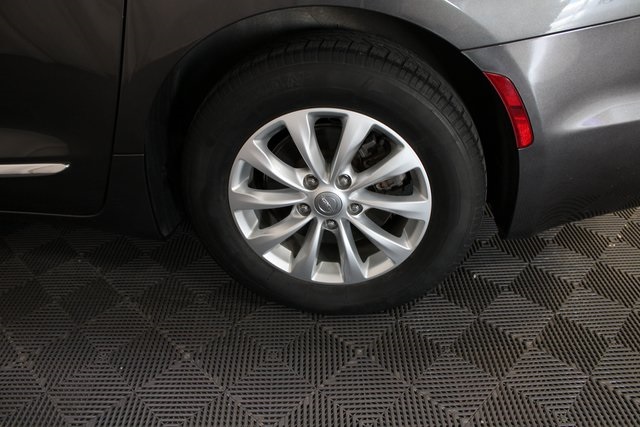 2018 Chrysler Pacifica Touring L photo 18