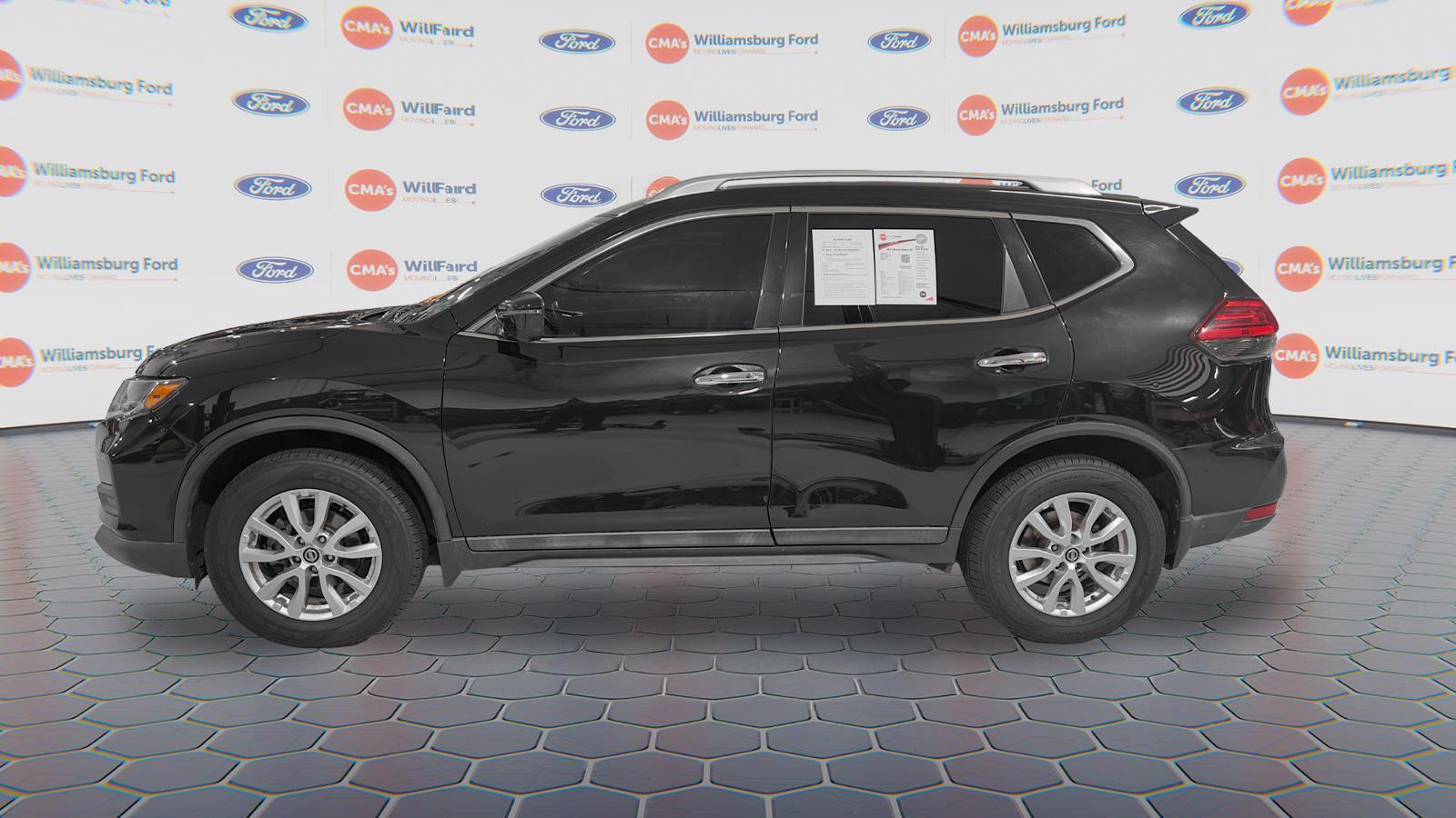 2017 Nissan Rogue SV photo 4