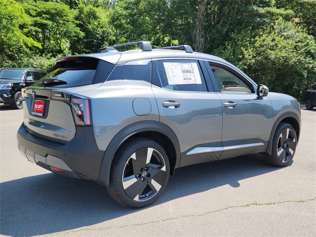 2025 Nissan Kicks SR photo 3